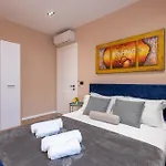 Garden Center New Bazar מלון דירות 4*