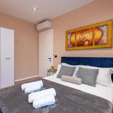 Garden Center New Bazar Apartmanhotel *